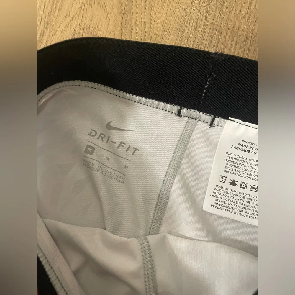 Nike Pro Monochrome Tropical‎ Leggings
